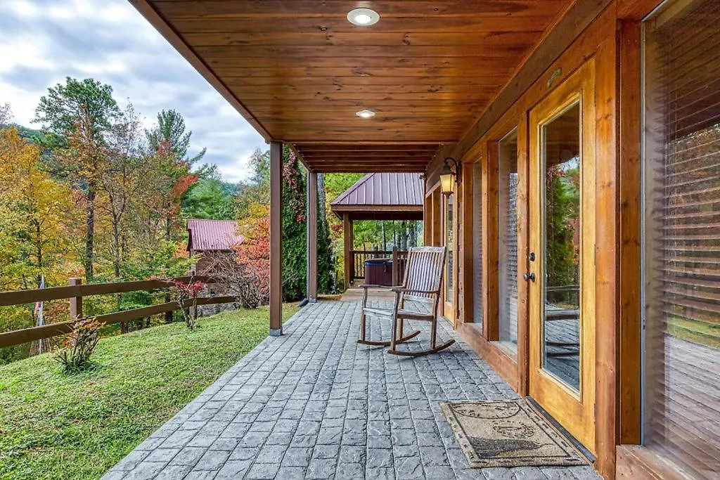 An Awesome View, Game Area, Pools, Pavilion, Free Attraction Tickets, Dollywood And More! Holiday home Pigeon Forge