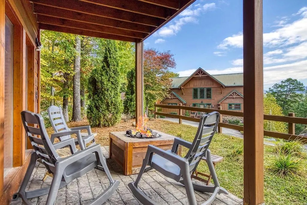 Holiday home An Awesome View, Game Area, Pools, Pavilion, Free Attraction Tickets, Dollywood And More!