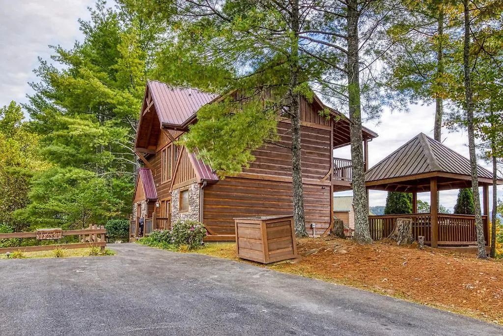 Holiday home An Awesome View, Game Area, Pools, Pavilion, Free Attraction Tickets, Dollywood And More! *