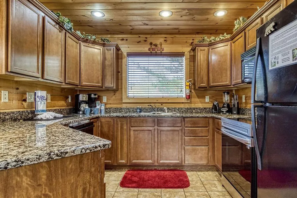 An Awesome View, Game Area, Pools, Pavilion, Free Attraction Tickets, Dollywood And More! Holiday home Pigeon Forge