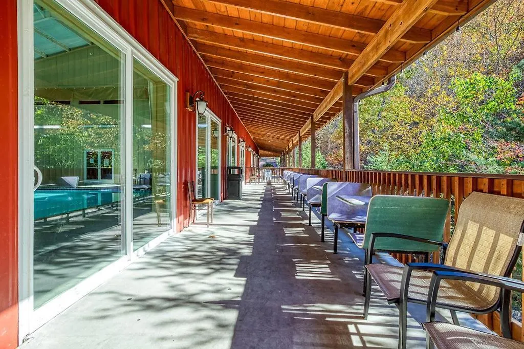 An Awesome View, Game Area, Pools, Pavilion, Free Attraction Tickets, Dollywood And More! *