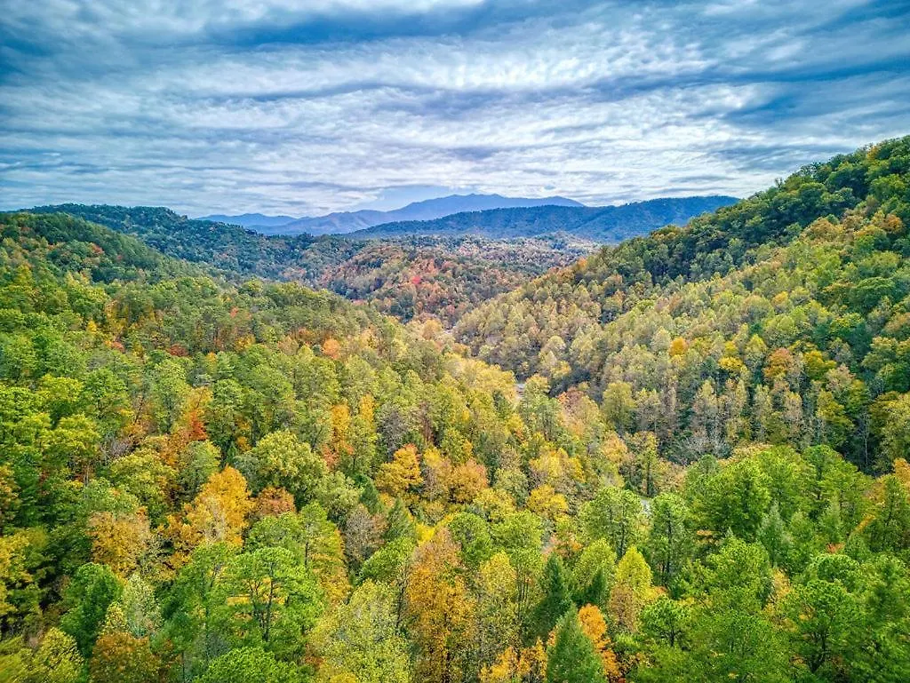 Holiday home An Awesome View, Game Area, Pools, Pavilion, Free Attraction Tickets, Dollywood And More!