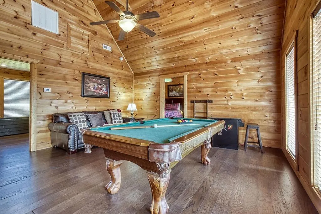 Holiday home An Awesome View, Game Area, Pools, Pavilion, Free Attraction Tickets, Dollywood And More!