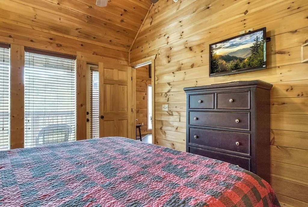 An Awesome View, Game Area, Pools, Pavilion, Free Attraction Tickets, Dollywood And More! Holiday home *