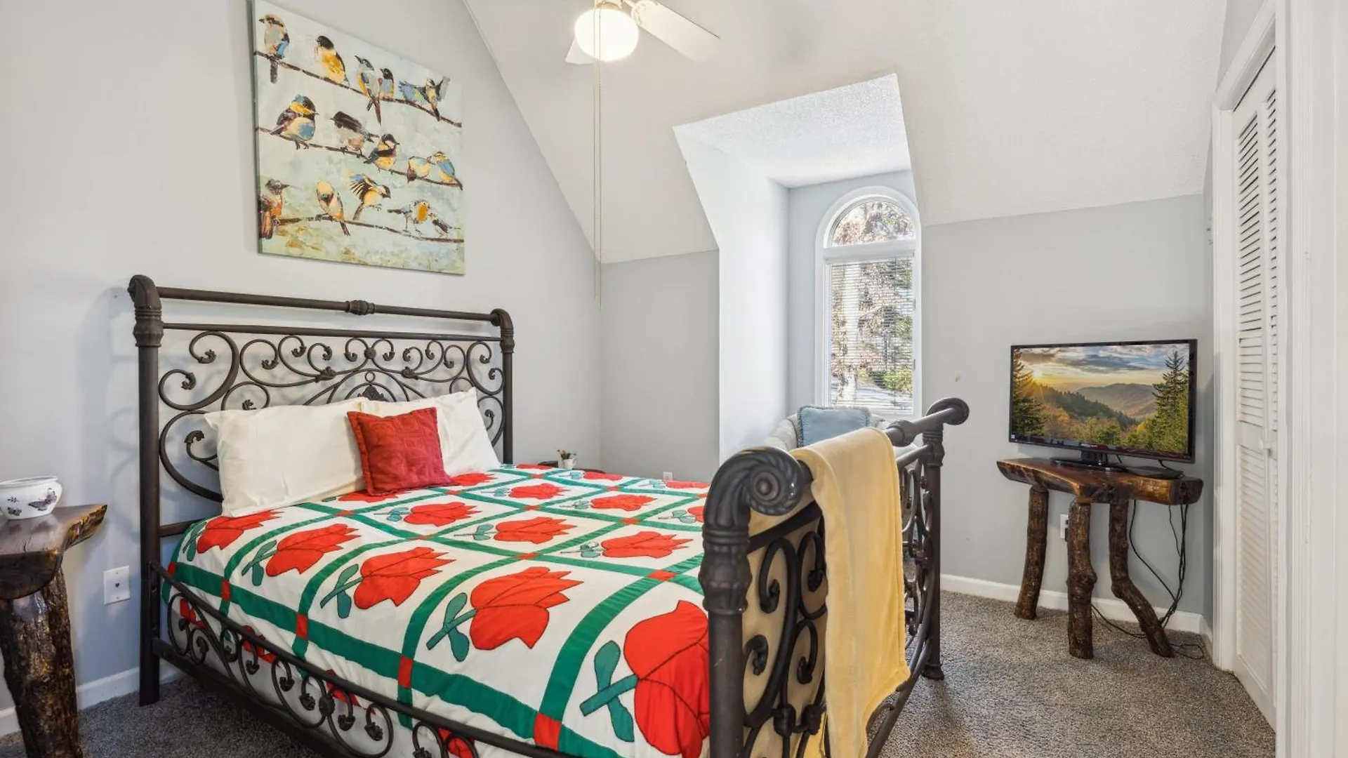 Feathers And Fur #2306 Holiday home