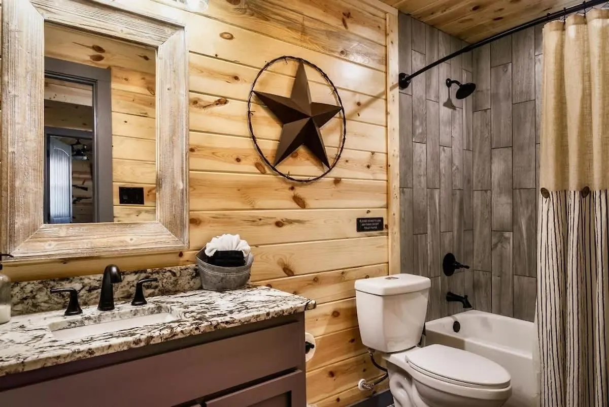Holiday home Fun Heated Pool - Walk To Parkway Pigeon Forge