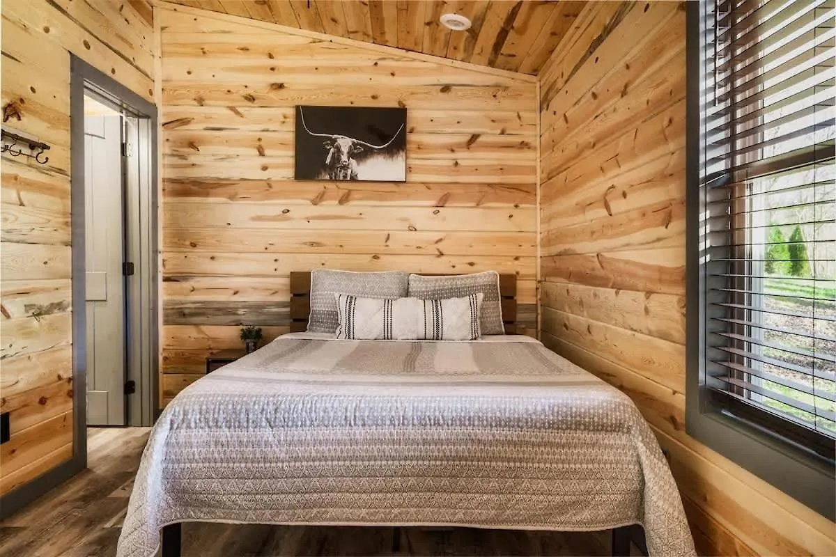 Holiday home Fun Heated Pool - Walk To Parkway Pigeon Forge