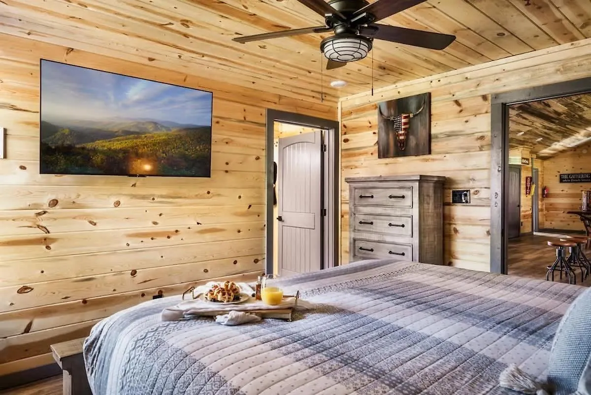 Fun Heated Pool - Walk To Parkway Holiday home Pigeon Forge