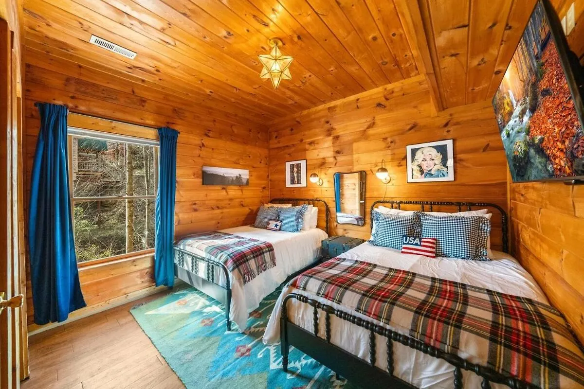 Holiday home New!5br5ba With Game, Fire Pit, Hot Tub, Coffee Bar *