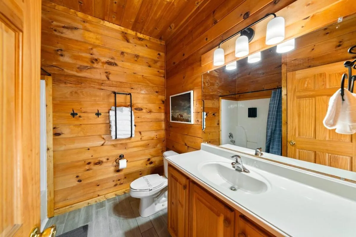 Holiday home New!5br5ba With Game, Fire Pit, Hot Tub, Coffee Bar Pigeon Forge