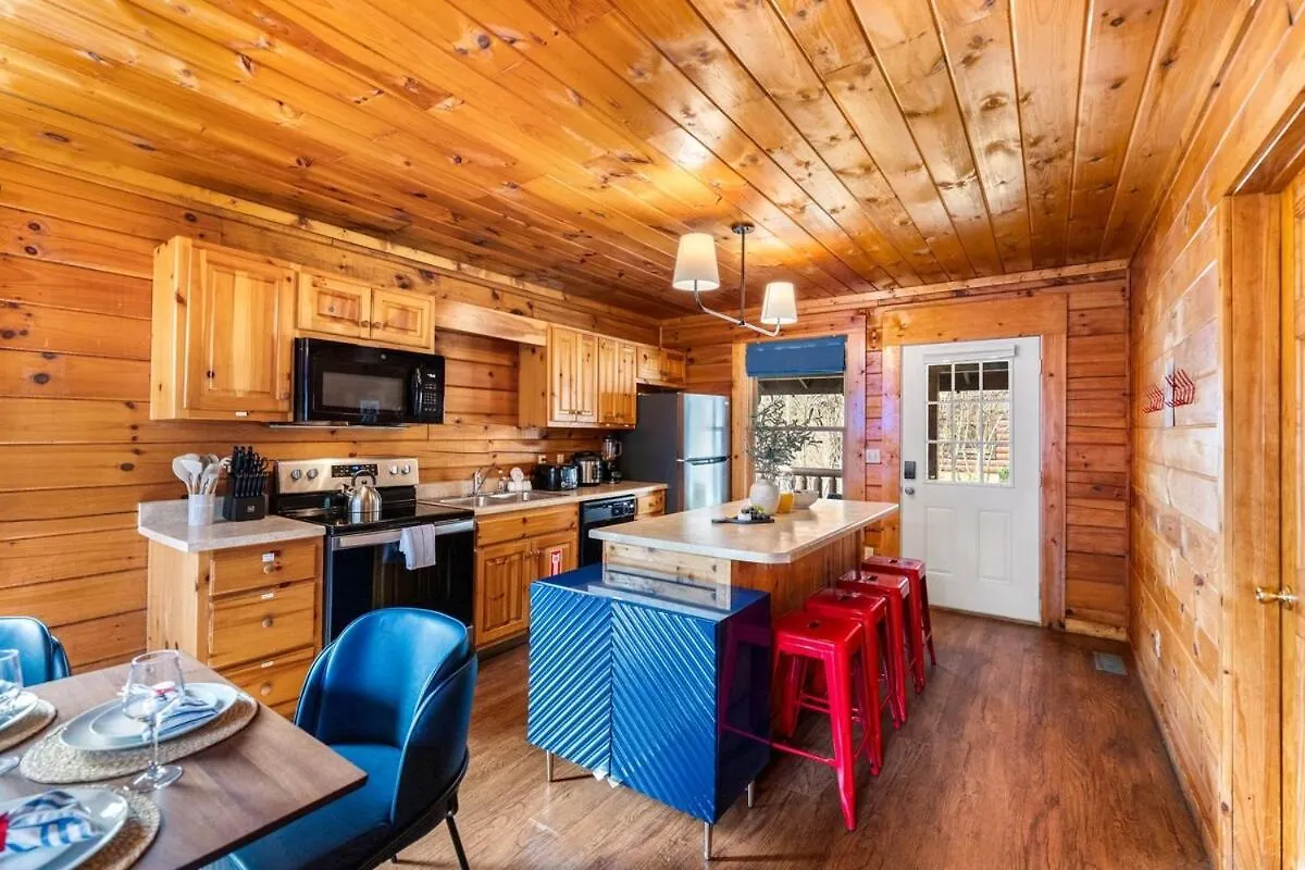 Holiday home New!5br5ba With Game, Fire Pit, Hot Tub, Coffee Bar *