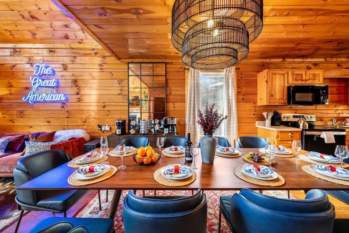 Holiday home New!5br5ba With Game, Fire Pit, Hot Tub, Coffee Bar Pigeon Forge