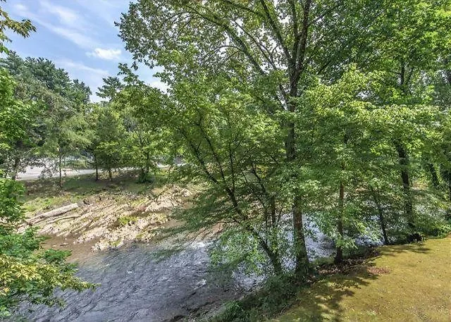 Cl403 Creekside Tranquility Holiday home