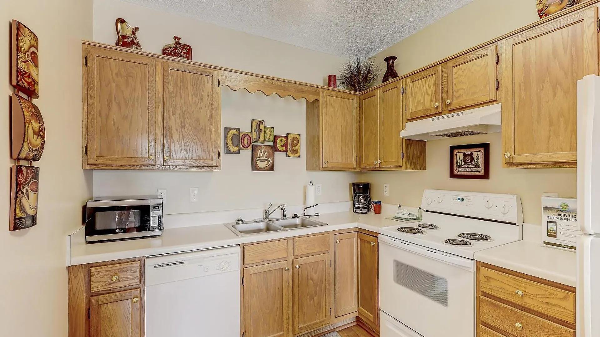 Lazy Bear Whispering Pines 111 *