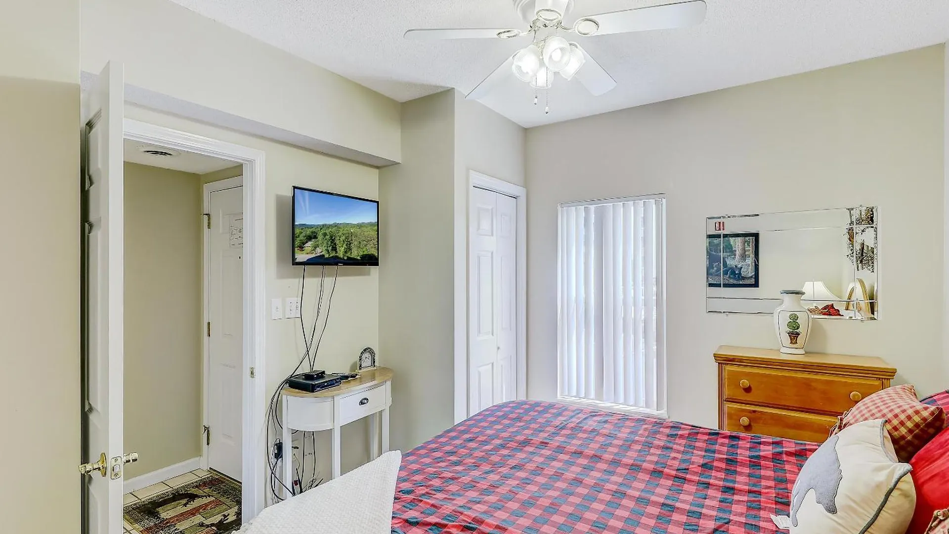 Apartment Lazy Bear Whispering Pines 111 *