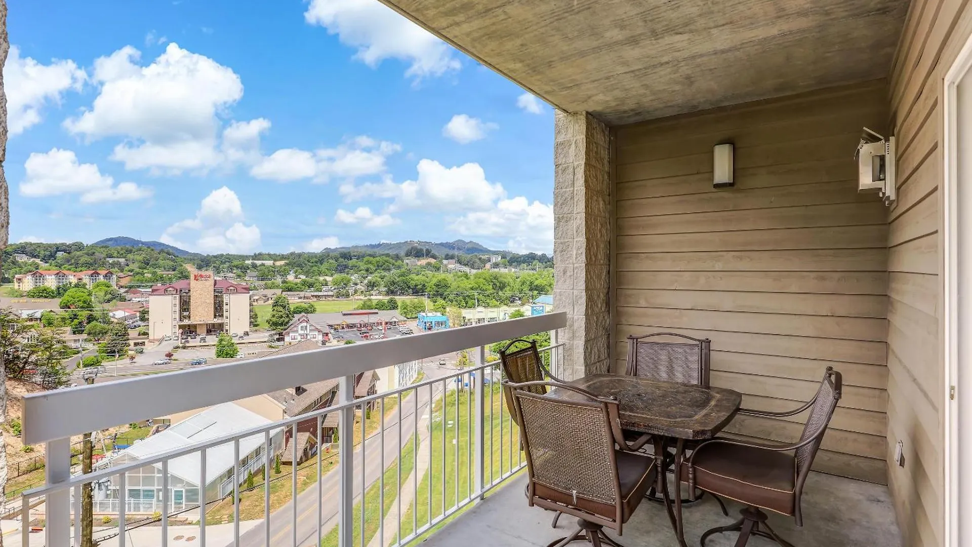 Apartment Lazy Bear Whispering Pines 111 Pigeon Forge