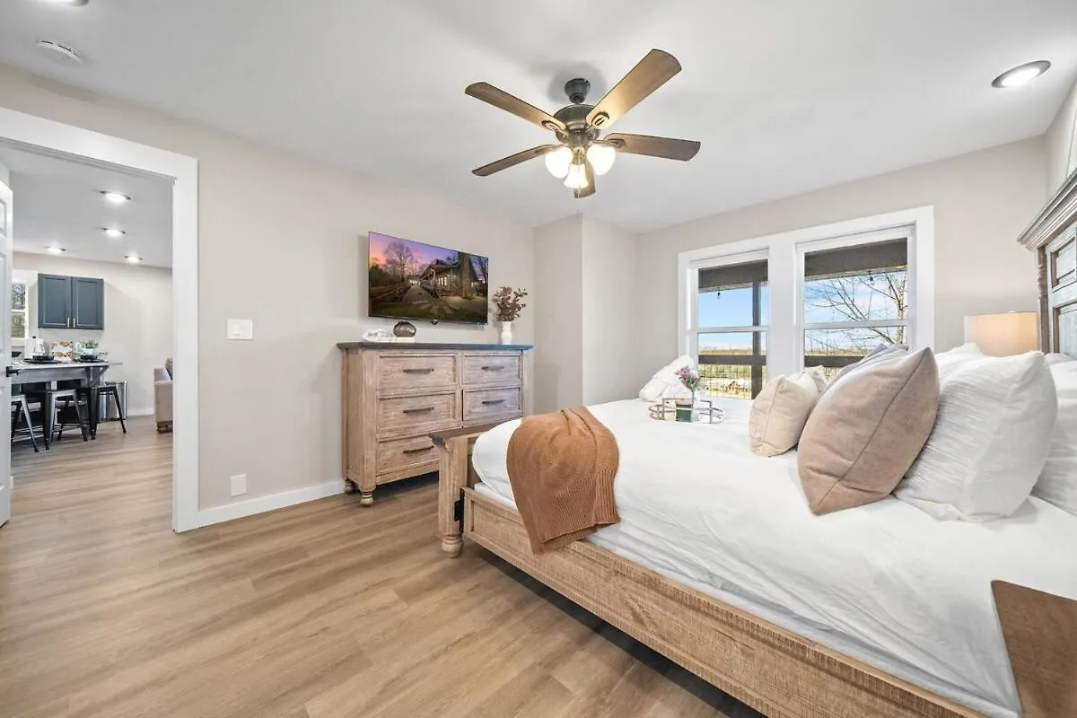 Lux Cabin, Indoor Heated Pool, Hot Tub, Arcades, Close To Dollywood Holiday home