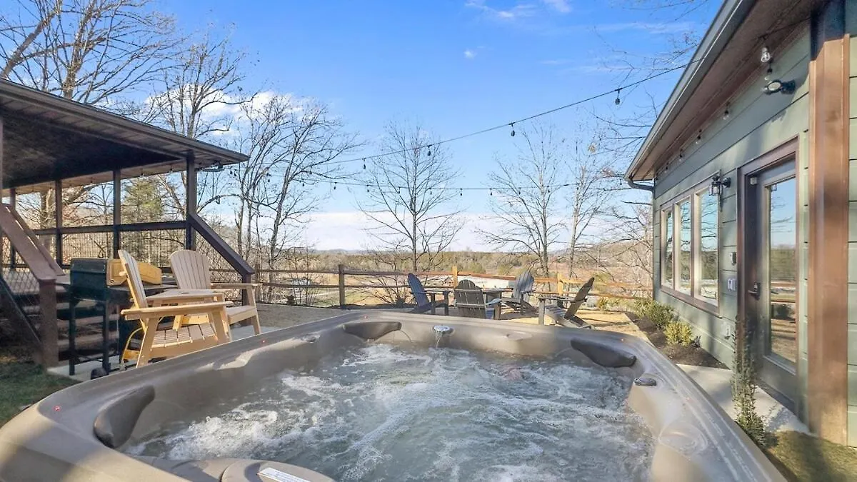 Holiday home Lux Cabin, Indoor Heated Pool, Hot Tub, Arcades, Close To Dollywood Pigeon Forge