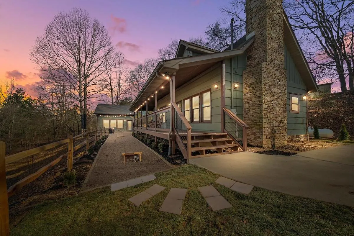 Holiday home Lux Cabin, Indoor Heated Pool, Hot Tub, Arcades, Close To Dollywood Pigeon Forge
