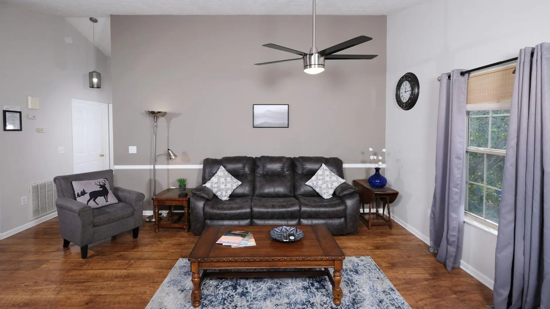 Steps Away From Pf Parkway, Pet Friendly, Hot Tub! Holiday home