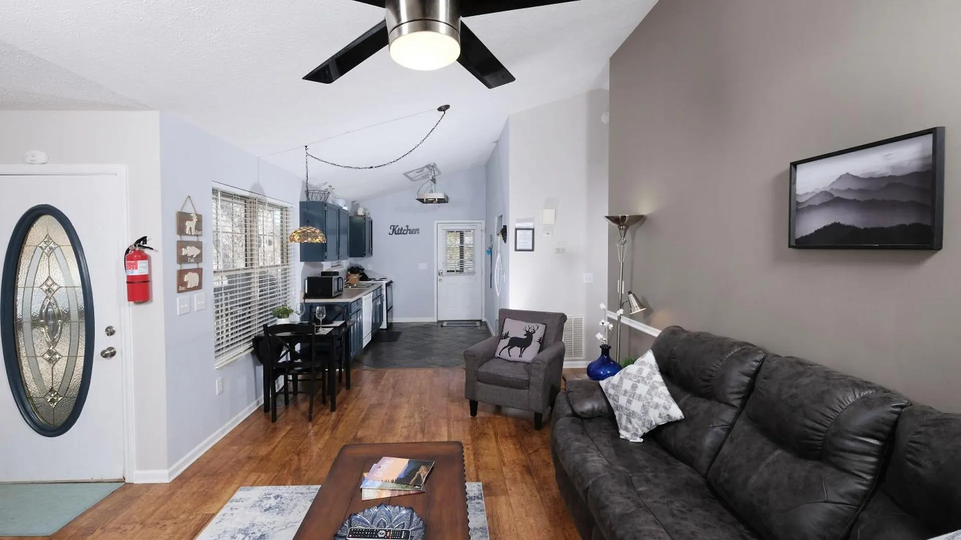 Holiday home Steps Away From Pf Parkway, Pet Friendly, Hot Tub! *
