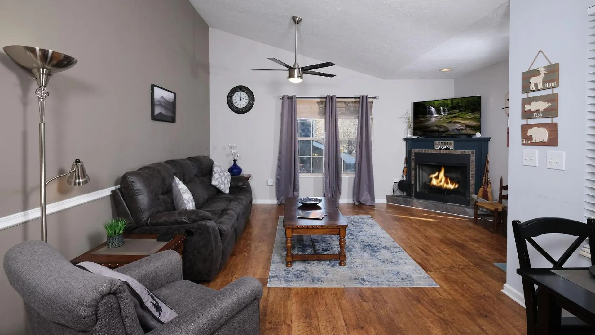 Steps Away From Pf Parkway, Pet Friendly, Hot Tub! Holiday home Pigeon Forge
