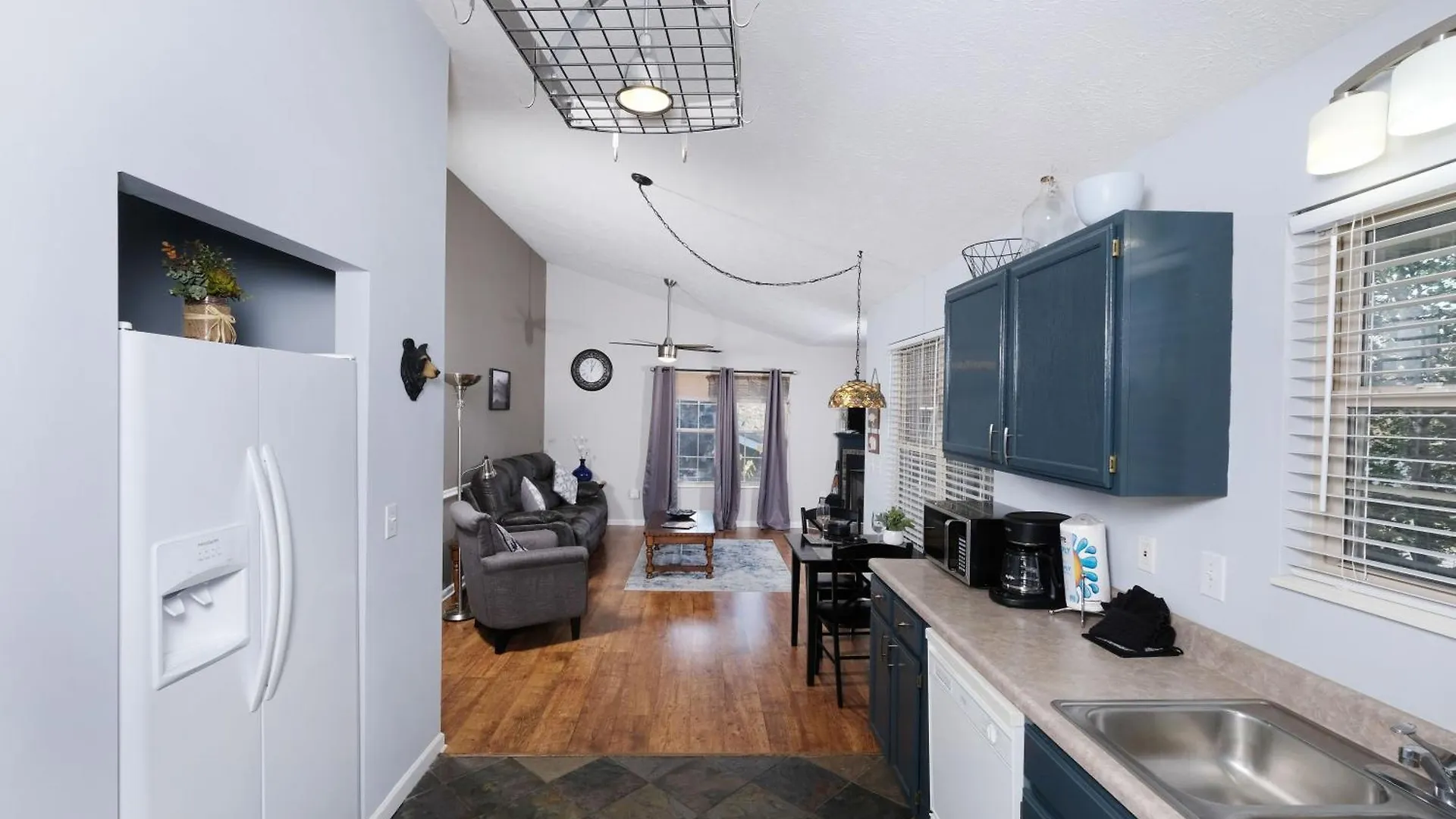 Steps Away From Pf Parkway, Pet Friendly, Hot Tub! Holiday home
