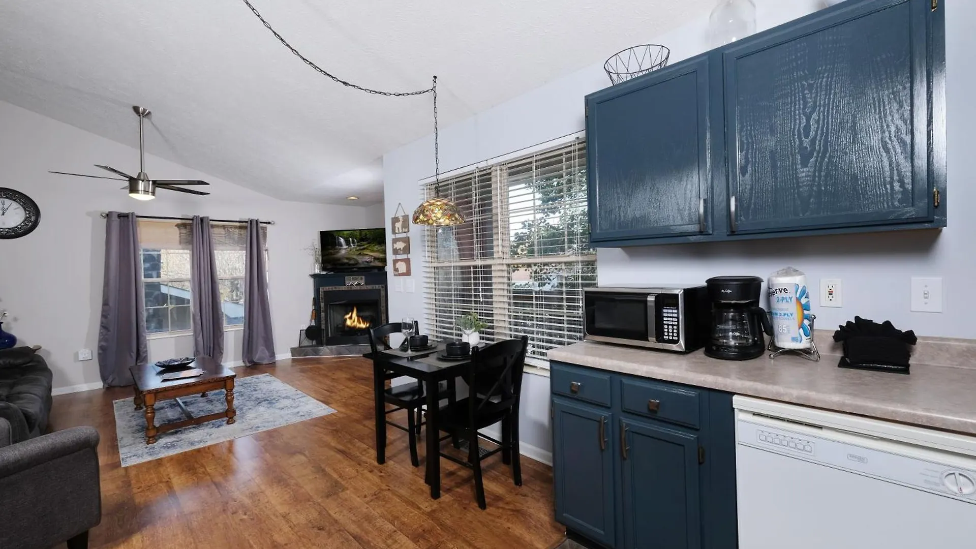 Holiday home Steps Away From Pf Parkway, Pet Friendly, Hot Tub!