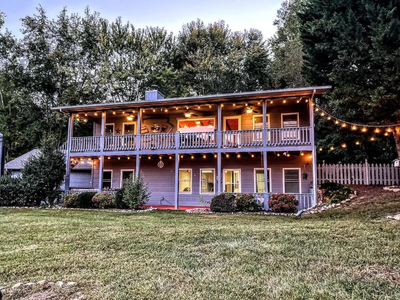 Mtn View, Community Pool, Game Room, & Hot Tub! * Pigeon Forge
