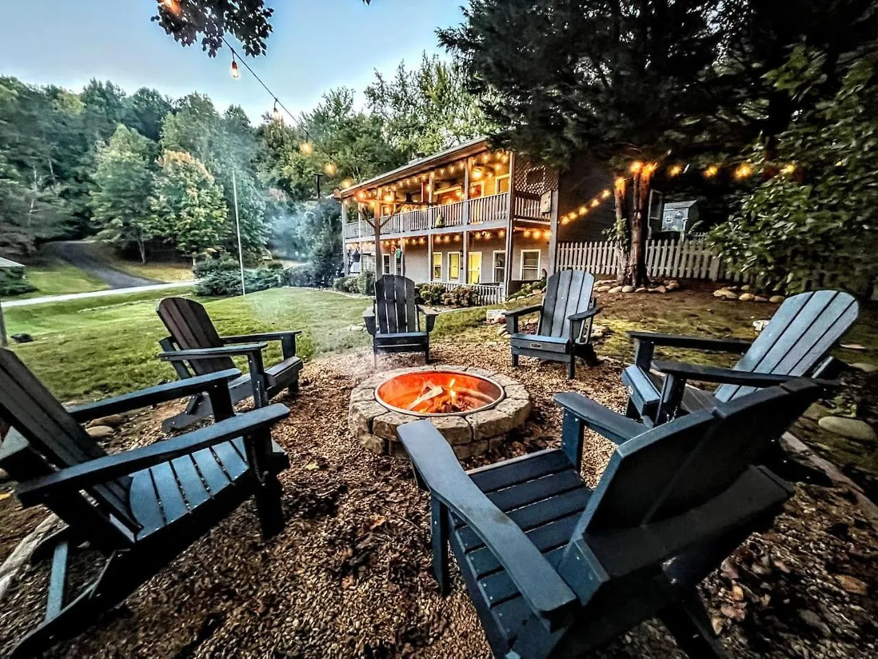 Mtn View, Community Pool, Game Room, & Hot Tub!