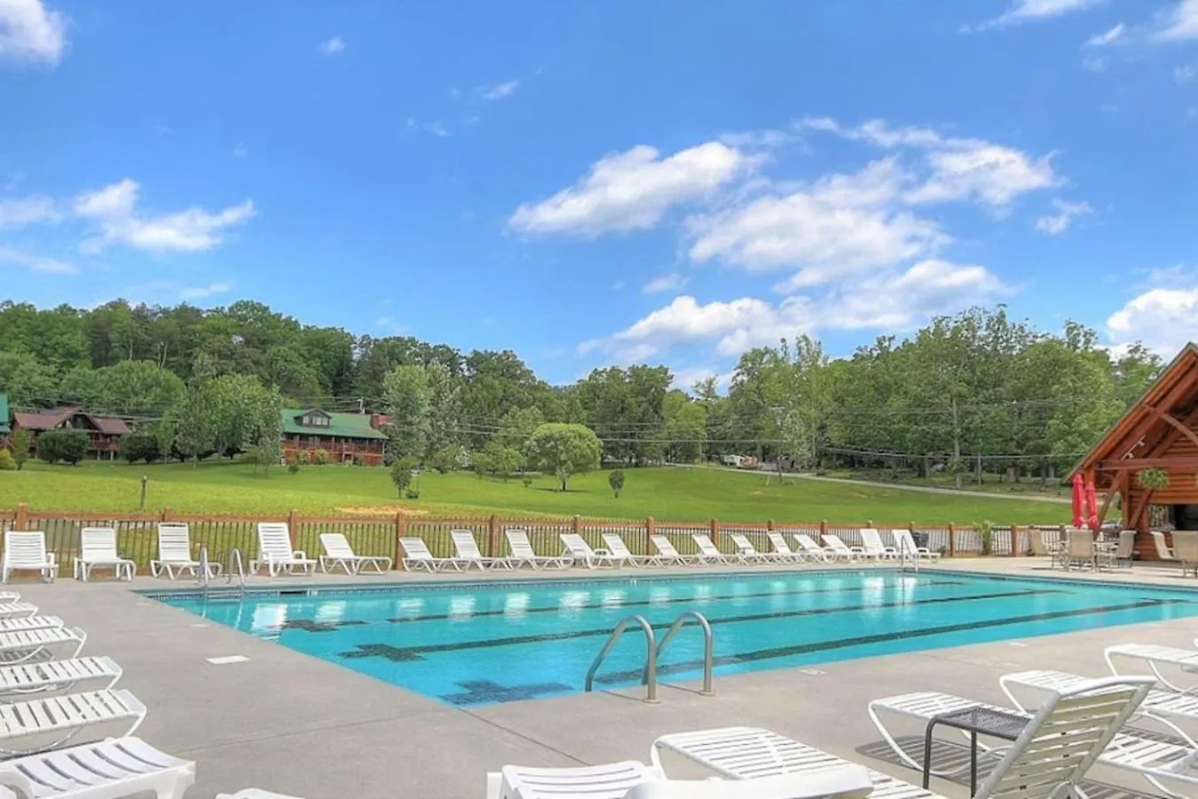 Mtn View, Community Pool, Game Room, & Hot Tub! *