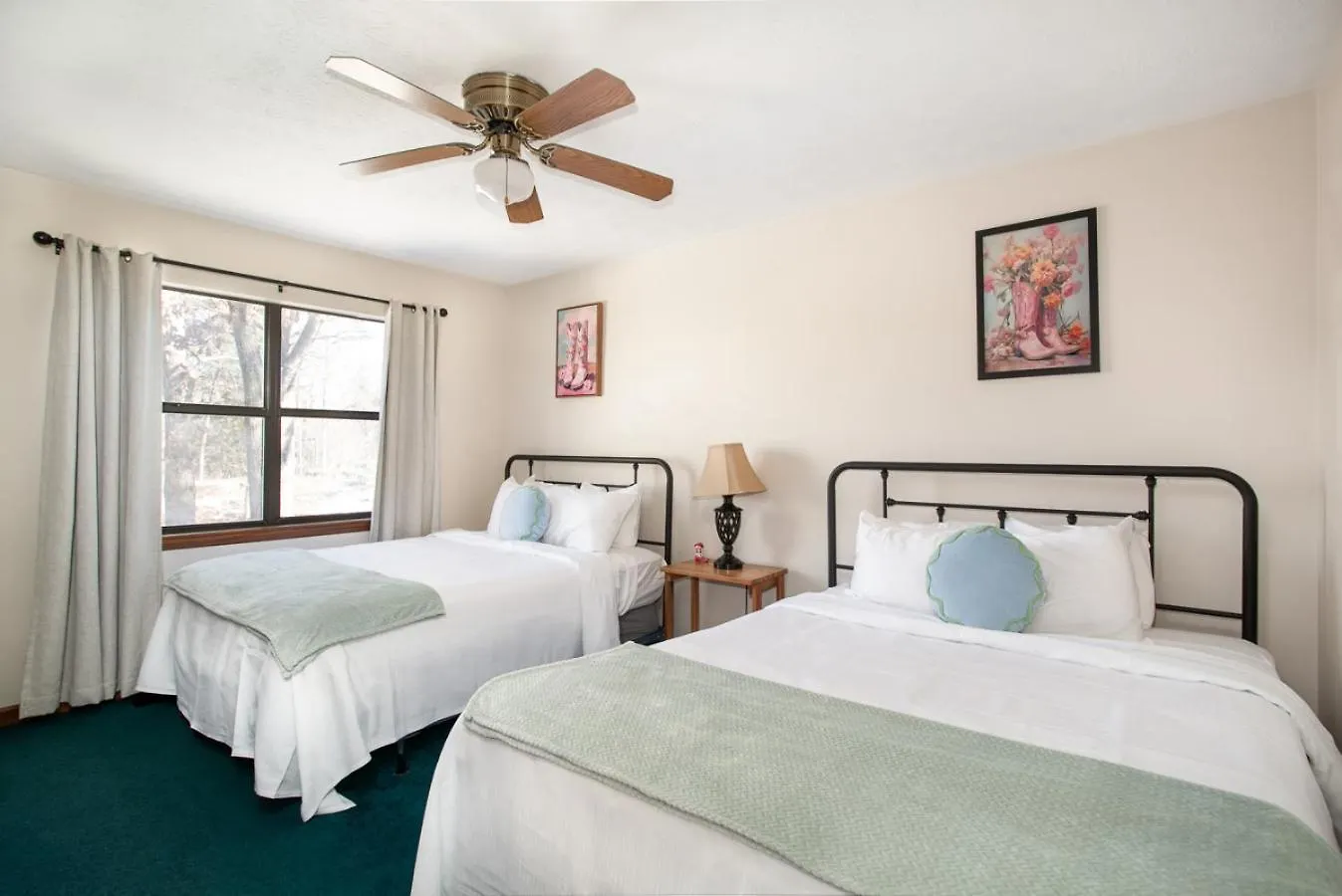 Hillside Hideaway Community Pool Grill Apartment Pigeon Forge