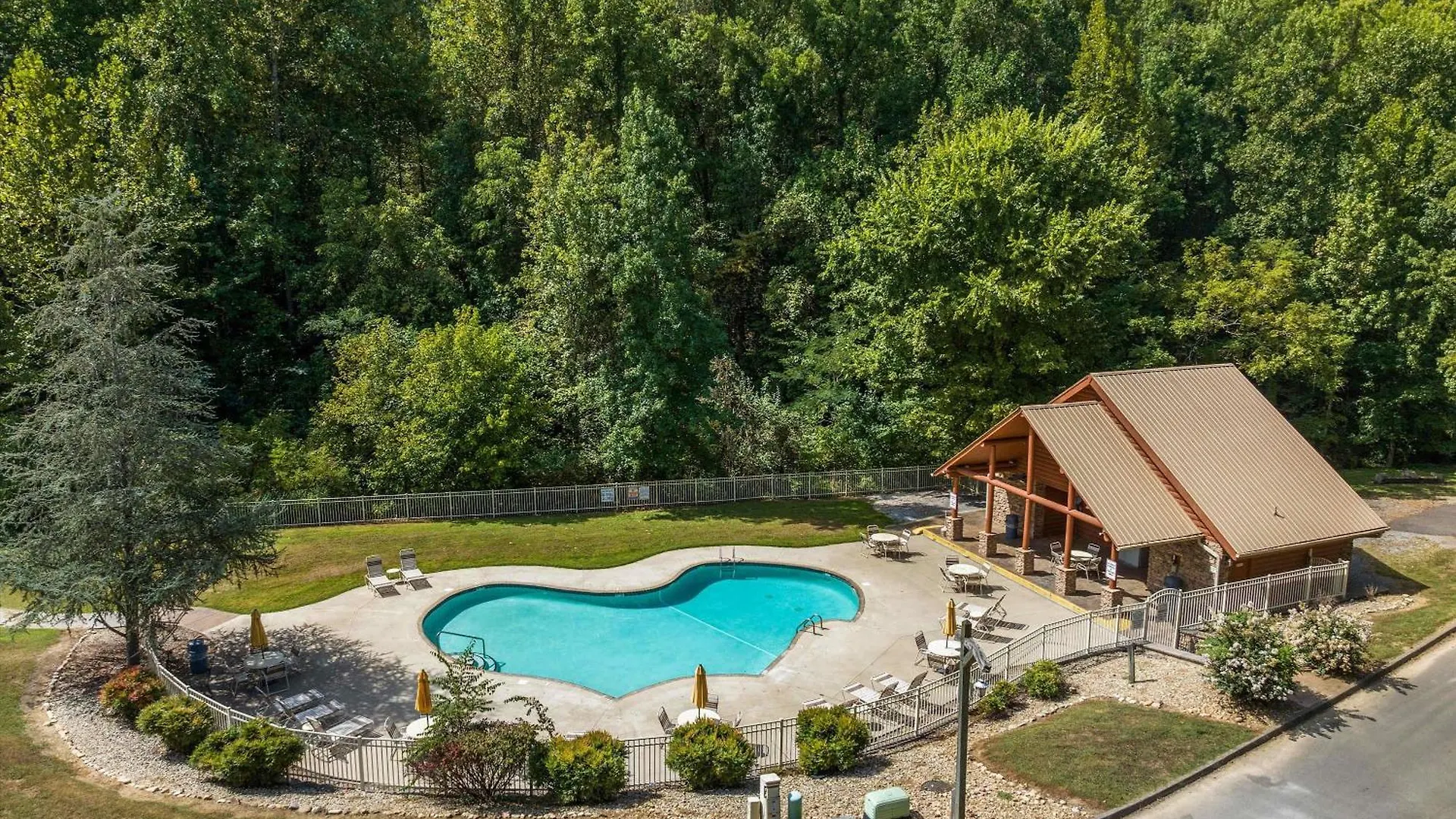 Holiday home In & Out Pool, Near Dollywood, Game Room, Luxury Pigeon Forge