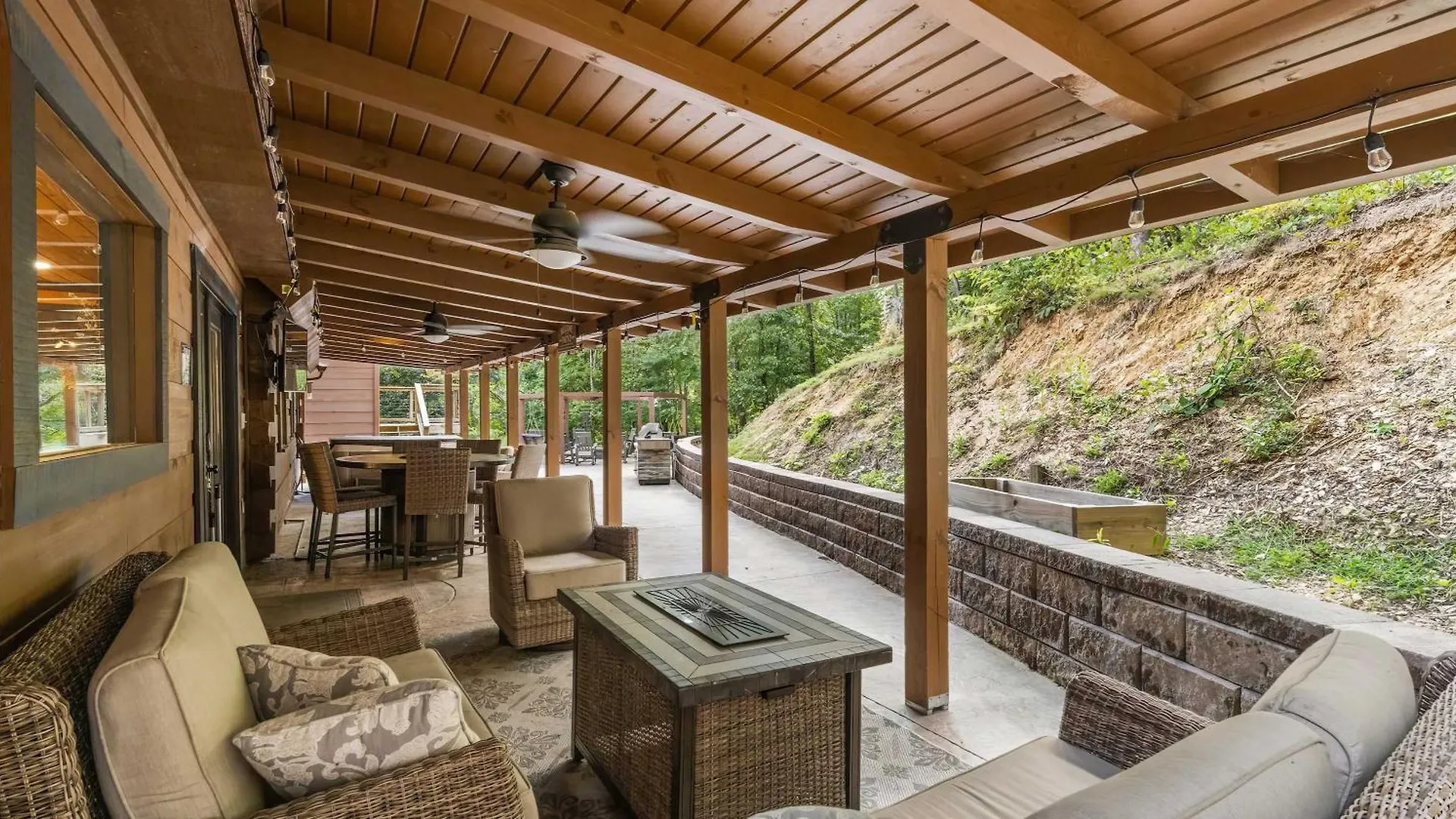 Its Got It All Yall - Pool, Theater, Arcade, Fire Place, Firepit, Hot Tub * Pigeon Forge
