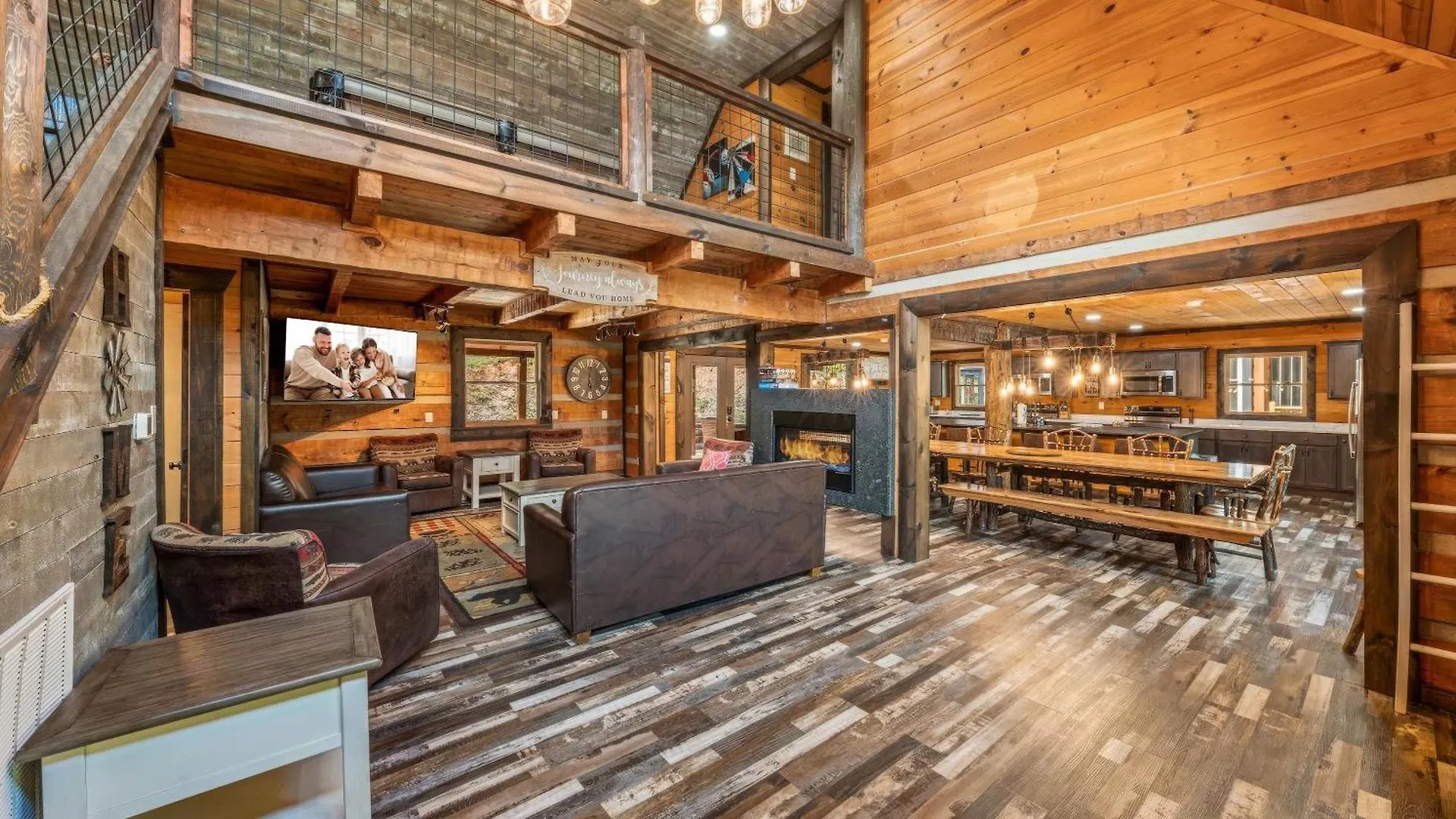 Holiday home Its Got It All Yall - Pool, Theater, Arcade, Fire Place, Firepit, Hot Tub *