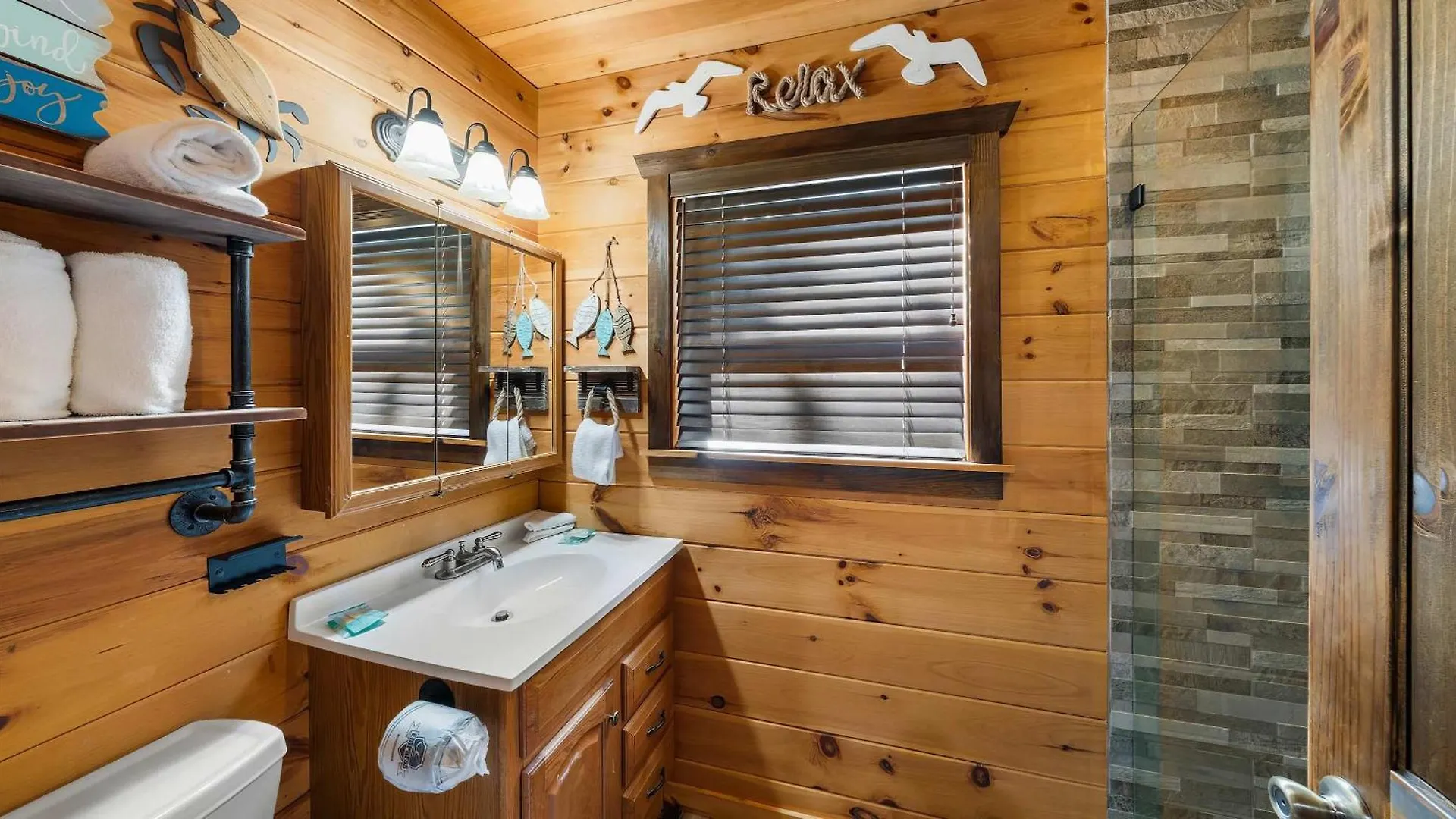 Its Got It All Yall - Pool, Theater, Arcade, Fire Place, Firepit, Hot Tub Holiday home *