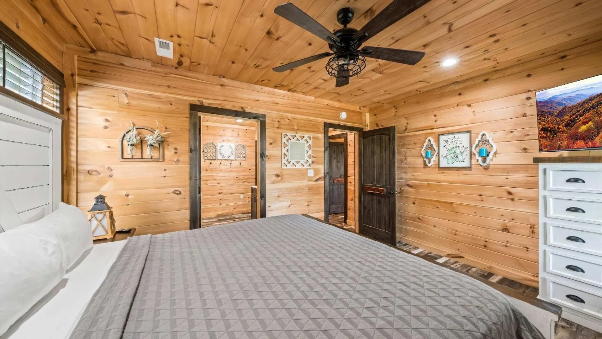 Its Got It All Yall - Pool, Theater, Arcade, Fire Place, Firepit, Hot Tub Holiday home Pigeon Forge