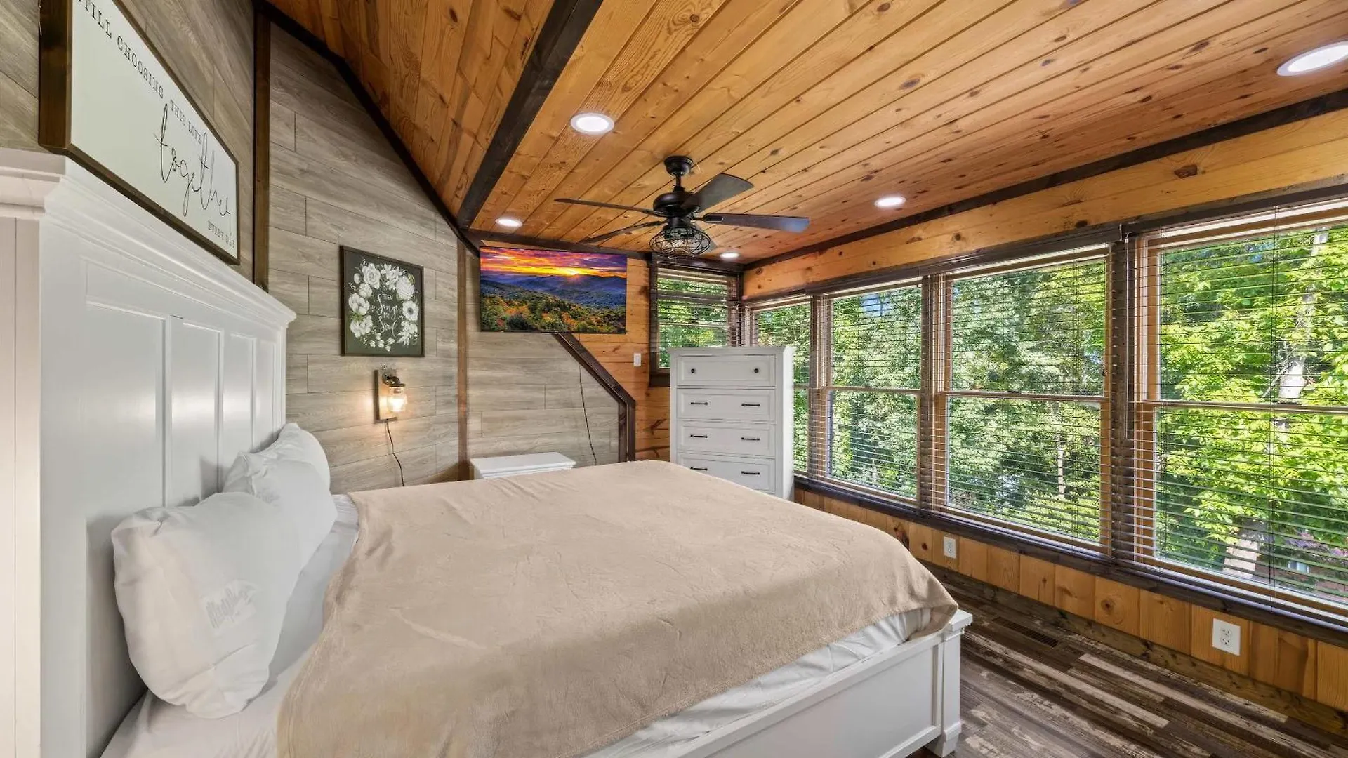 Its Got It All Yall - Pool, Theater, Arcade, Fire Place, Firepit, Hot Tub Holiday home *