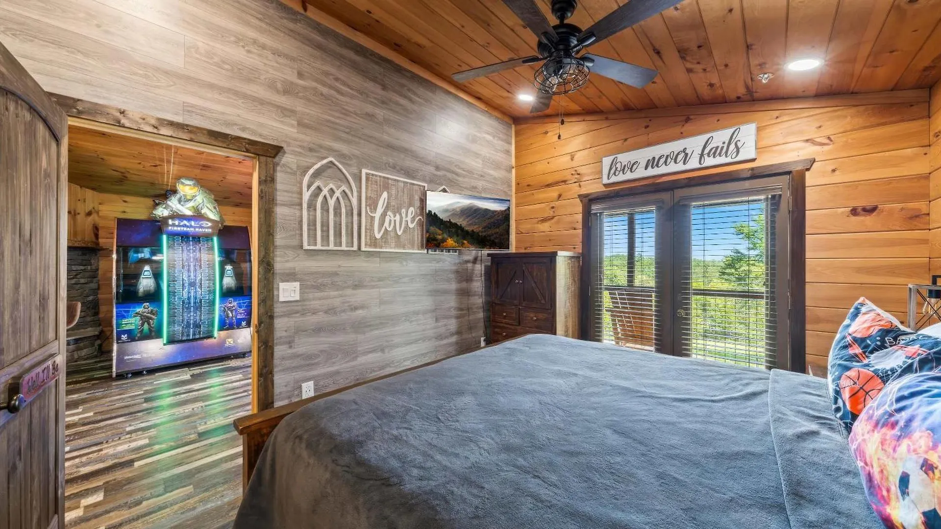 Holiday home Its Got It All Yall - Pool, Theater, Arcade, Fire Place, Firepit, Hot Tub *