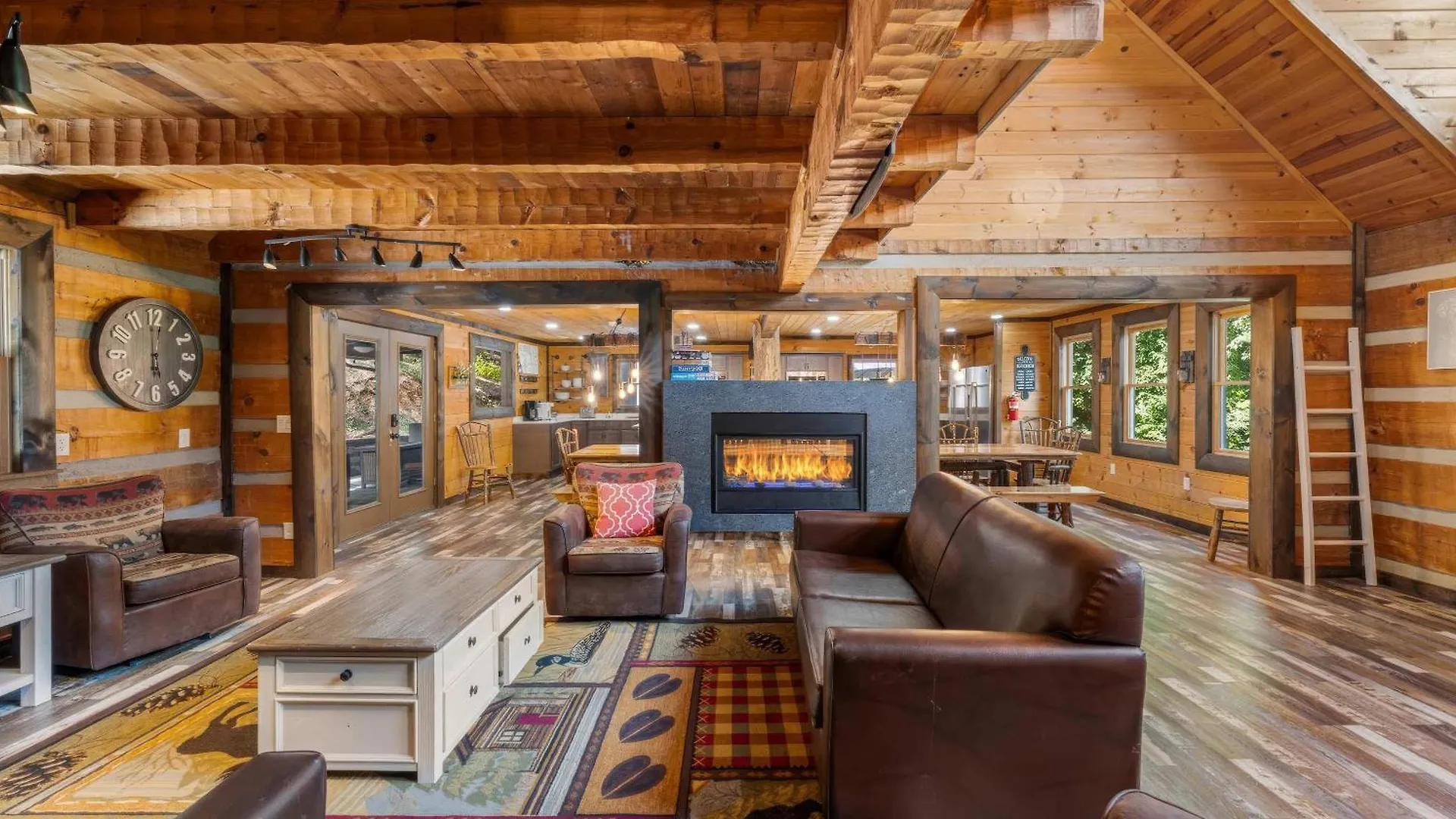 Its Got It All Yall - Pool, Theater, Arcade, Fire Place, Firepit, Hot Tub Pigeon Forge