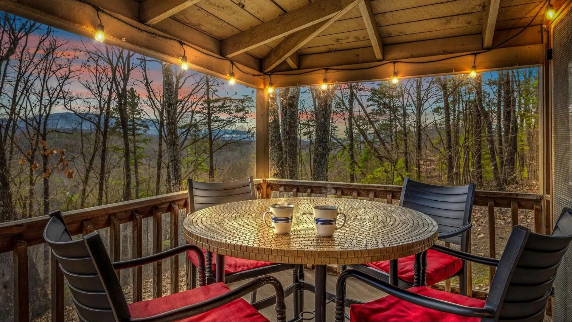 Serene W Hot Tub, Games, Wi-fi, Pets Ok *