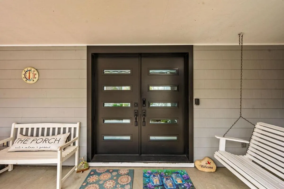 Lux,hottub,game Room,central Location,mountain View Holiday home *