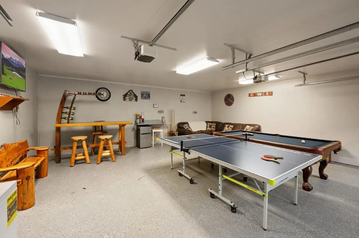 Lux,hottub,game Room,central Location,mountain View Holiday home *