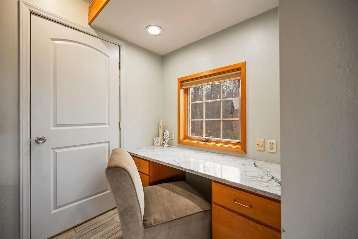 Lux,hottub,game Room,central Location,mountain View *