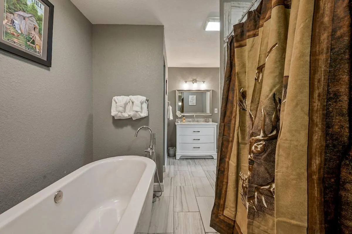 Lux,hottub,game Room,central Location,mountain View Pigeon Forge