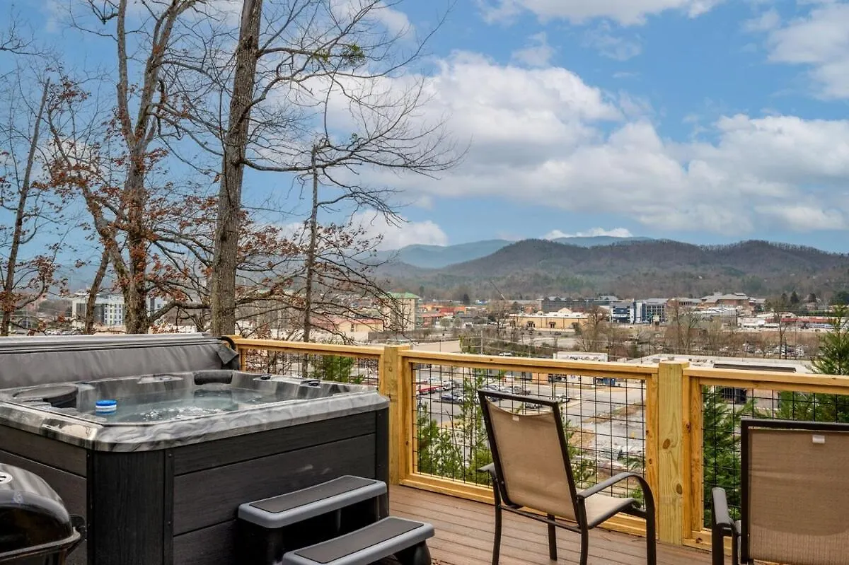 Lux,hottub,game Room,central Location,mountain View