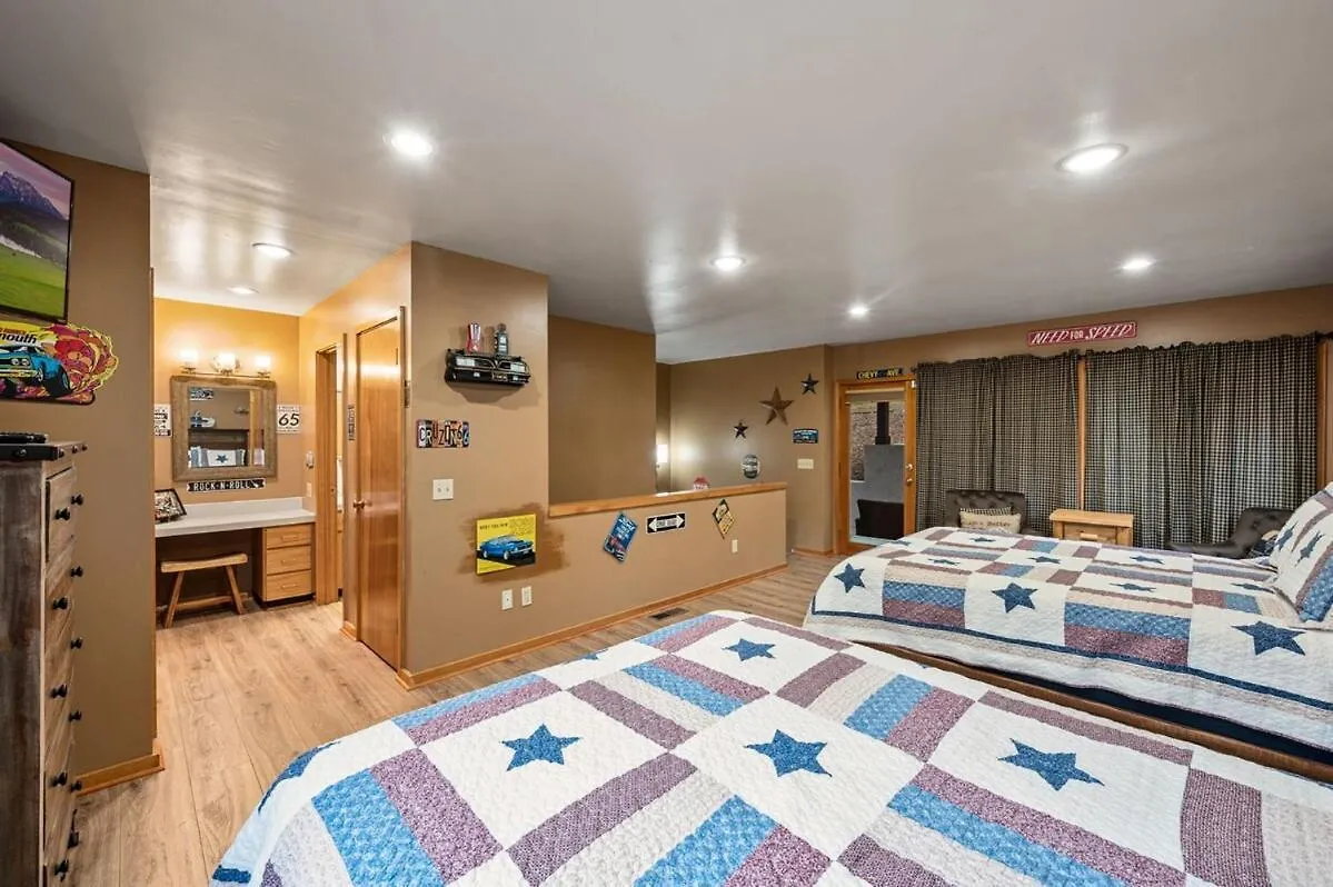 Lux,hottub,game Room,central Location,mountain View Pigeon Forge