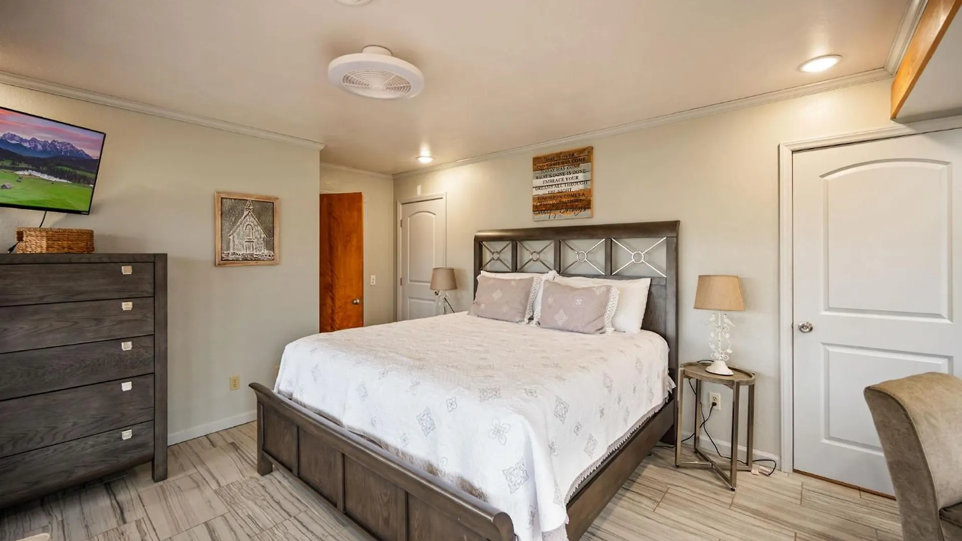 Lux,hottub,game Room,central Location,mountain View Holiday home