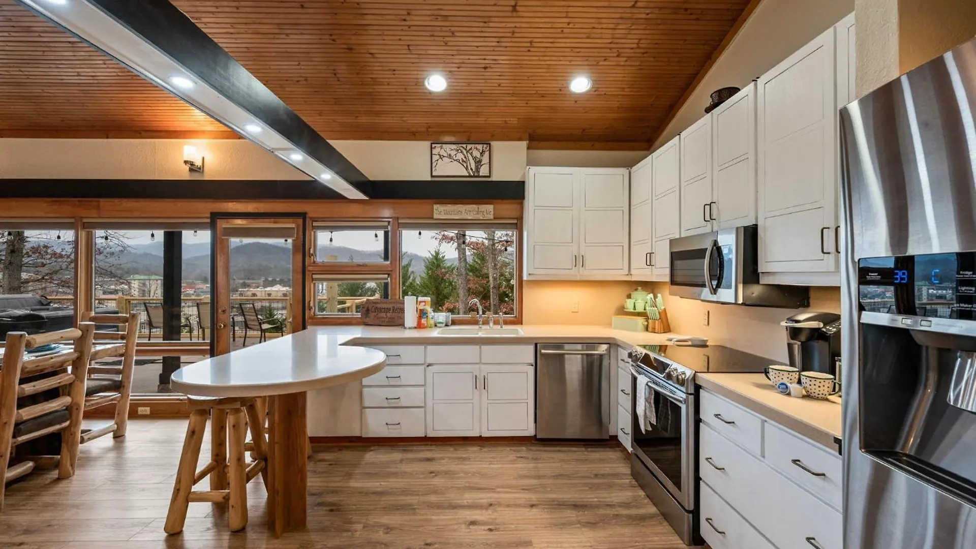 Lux,hottub,game Room,central Location,mountain View *