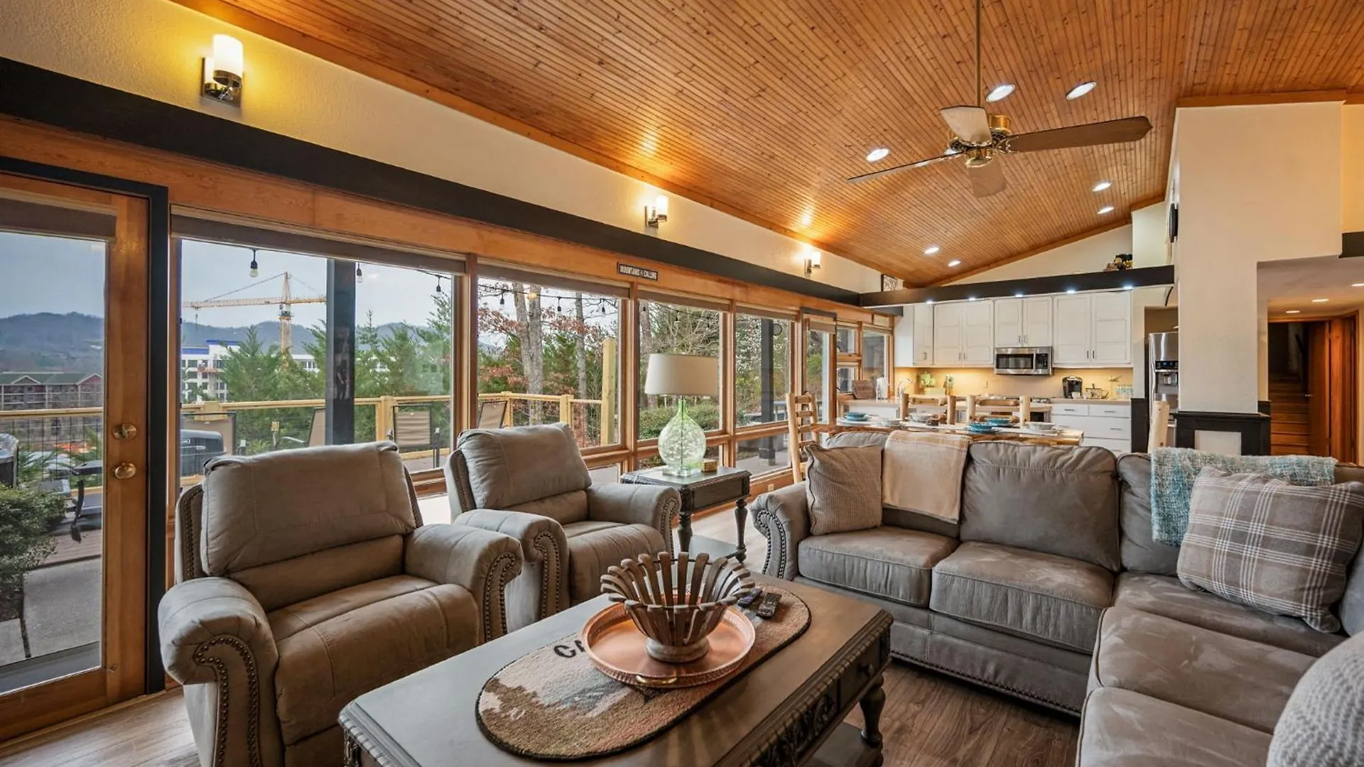 Lux,hottub,game Room,central Location,mountain View